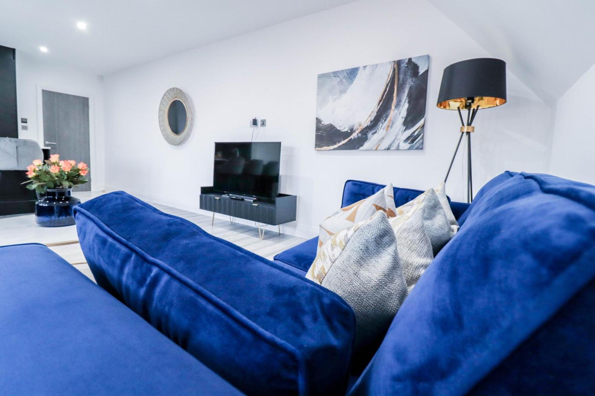 Elegant Apartments In Staines L Free Onsite Parking Eksteriør billede